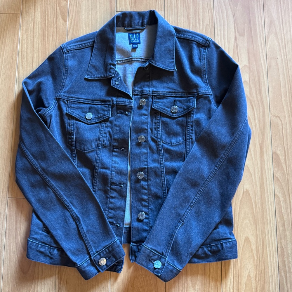 GAP Black  Denim Jacket EUC, barely used
